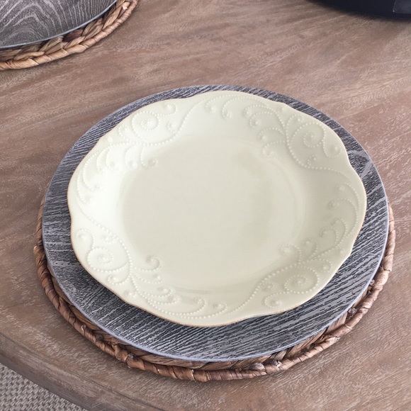 1 Charger Plate  • LIKE ❤️ MY SET OF 4 LISTING - Picture 2 of 4